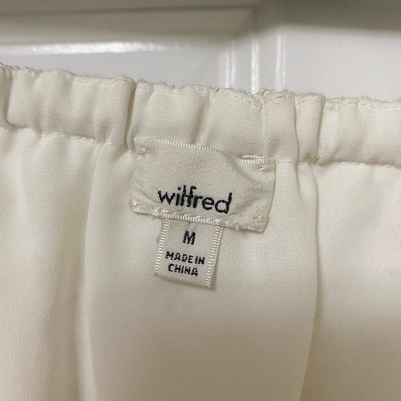 SOLD.      Soft Wilfred lined cream lace top. Size M - Picture 3 of 11